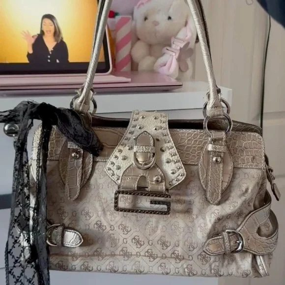 Y2K 90s Vintage Guess Leather Bag - Picture 9 of 9